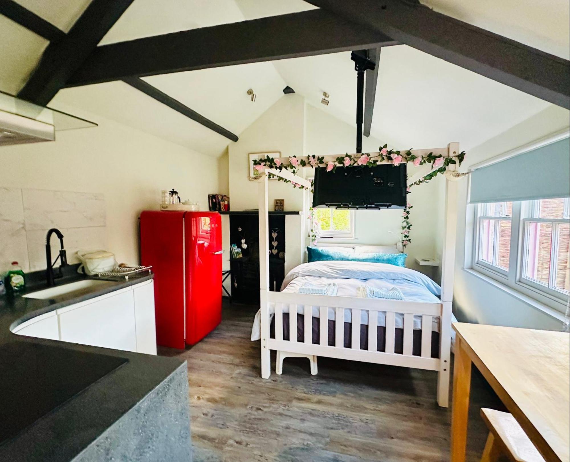 Tiny Romantic Retreat With Hot Tub On A Country Estate Near Cardigan Bay In Eryri Snowdonia Llanbedr  Dış mekan fotoğraf
